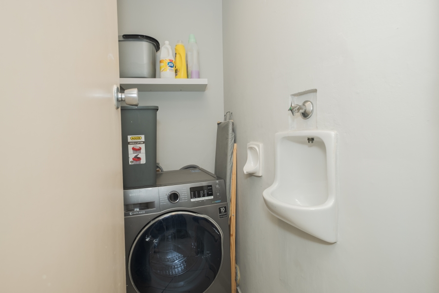 3 Bedroom Property for Sale in Vredehoek Western Cape